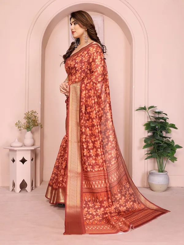 Trending Floral Design Floral Printed Cotton Blend Saree For Women